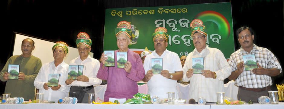 His Excellency Honorable Governor of Odisha along with eminent dignitaries, releasing DVD of Khabardar.