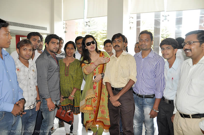 Veteran bollywood actress Poonam Dhillon cheering up IDMT team on the occasion of “Junglee Band.