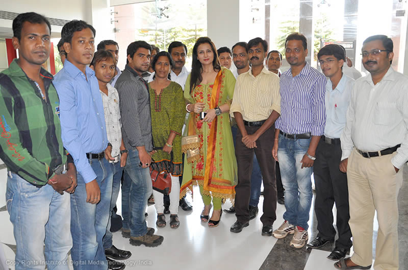 Veteran bollywood actress Poonam Dhillon cheering up IDMT team on the occasion of “Junglee Band” release.